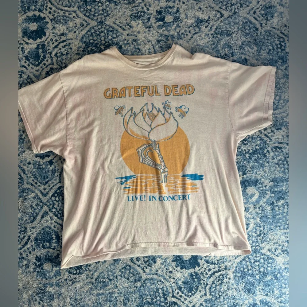 Urban Outfitters Graphic Tee - Picture 1 of 3